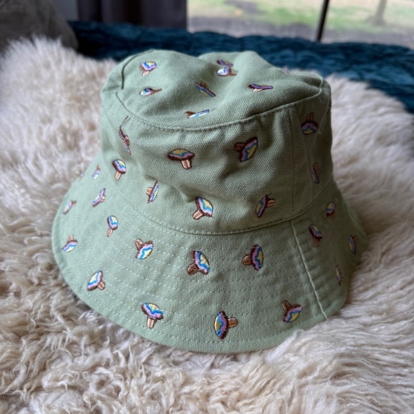 Urban Outfitters Green Mushroom Bucket Hat - Picture 3 of 6